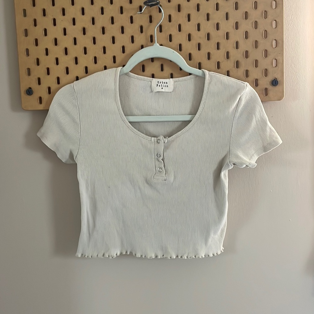 Size M Cream Crop Top